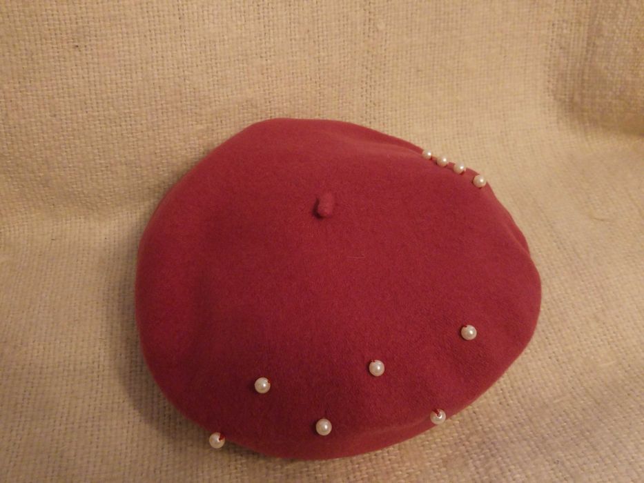 Beret wełniany z perełkami