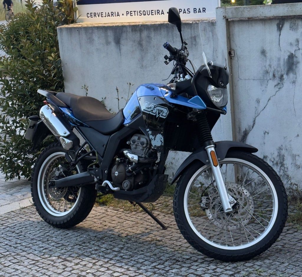 Vendo mota um dsr adventure 125cc