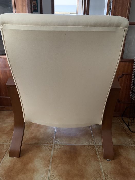 Cadeirão cor Beje