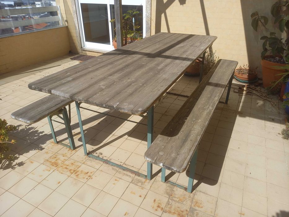 Mesa com 2 Bancos Corridos (ideal para exterior - jardins ou terraços)