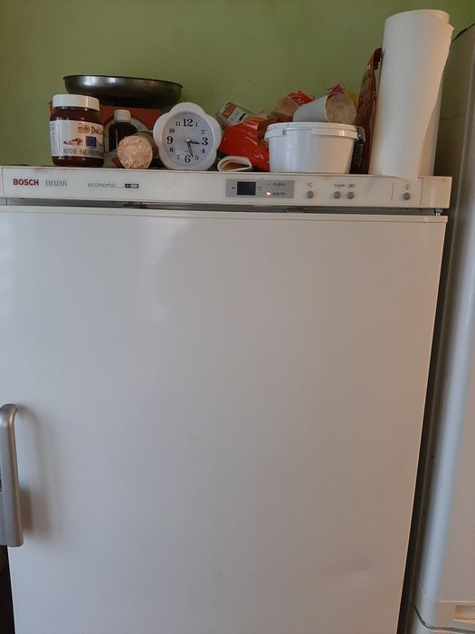 Продаю морозилку бош