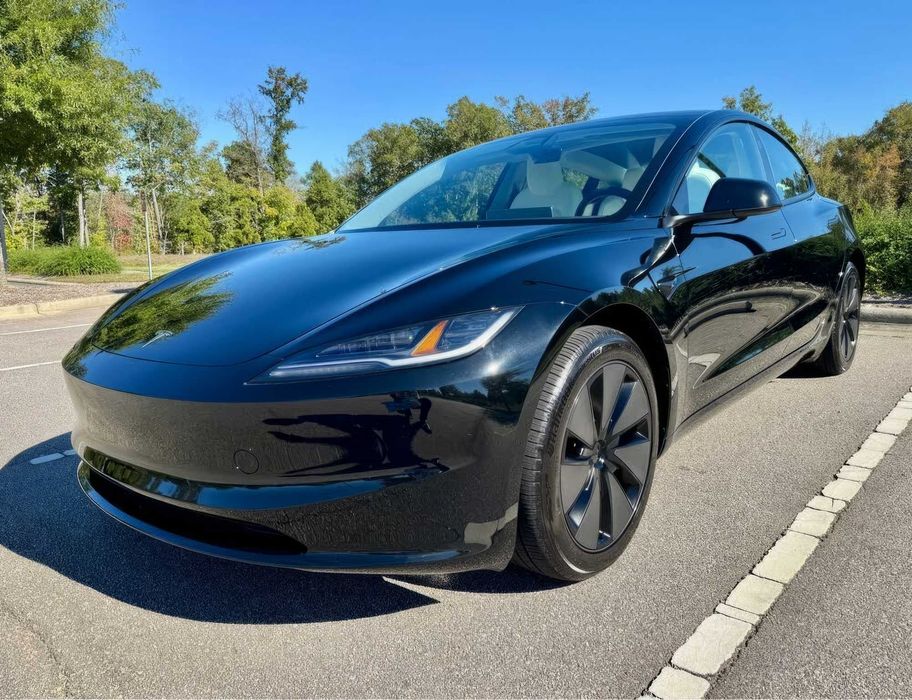 Tesla Model 3      2025