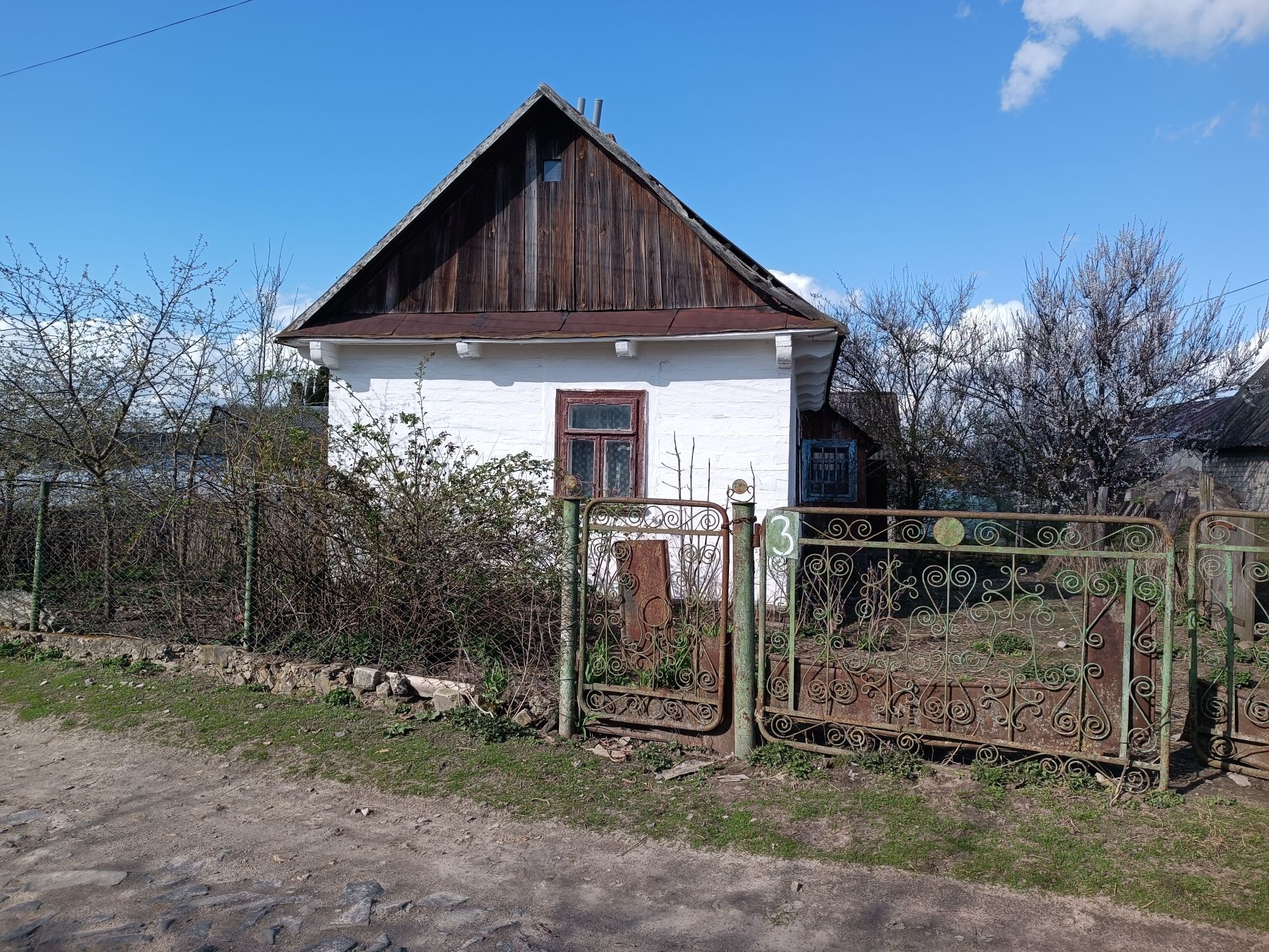 Продам будинок в селі Забороль. З газом.