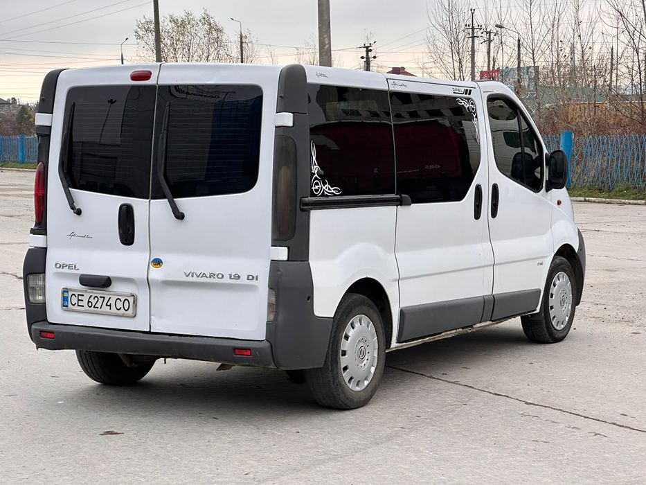 Opel Vivaro 9 місць