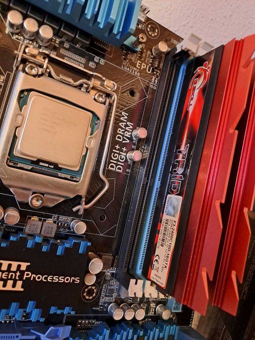 Bundle i7-3770K / Board Asus P8Z77-V Deluxe / 16GB DDR3 Trident X