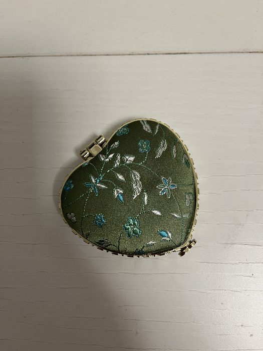 Małe zamykane lusterko w azjatycki motyw