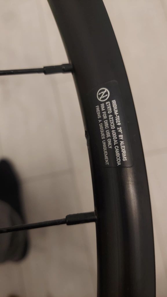 Koła 28" 700c, oś 9mm, centerlock