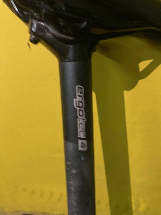 Espigão de bicicleta e selim