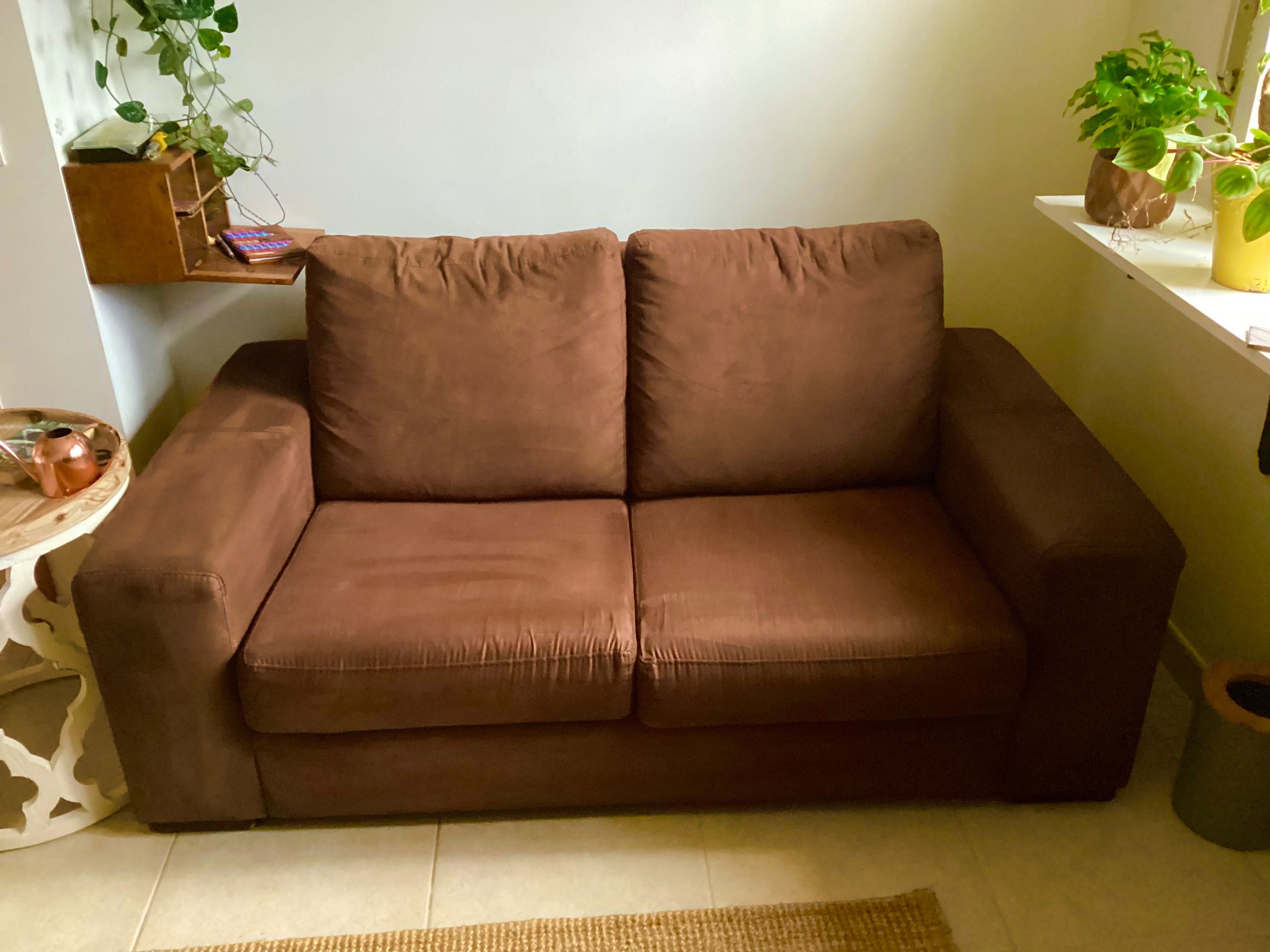 Sofa de dois  lugares. Two seater sofa