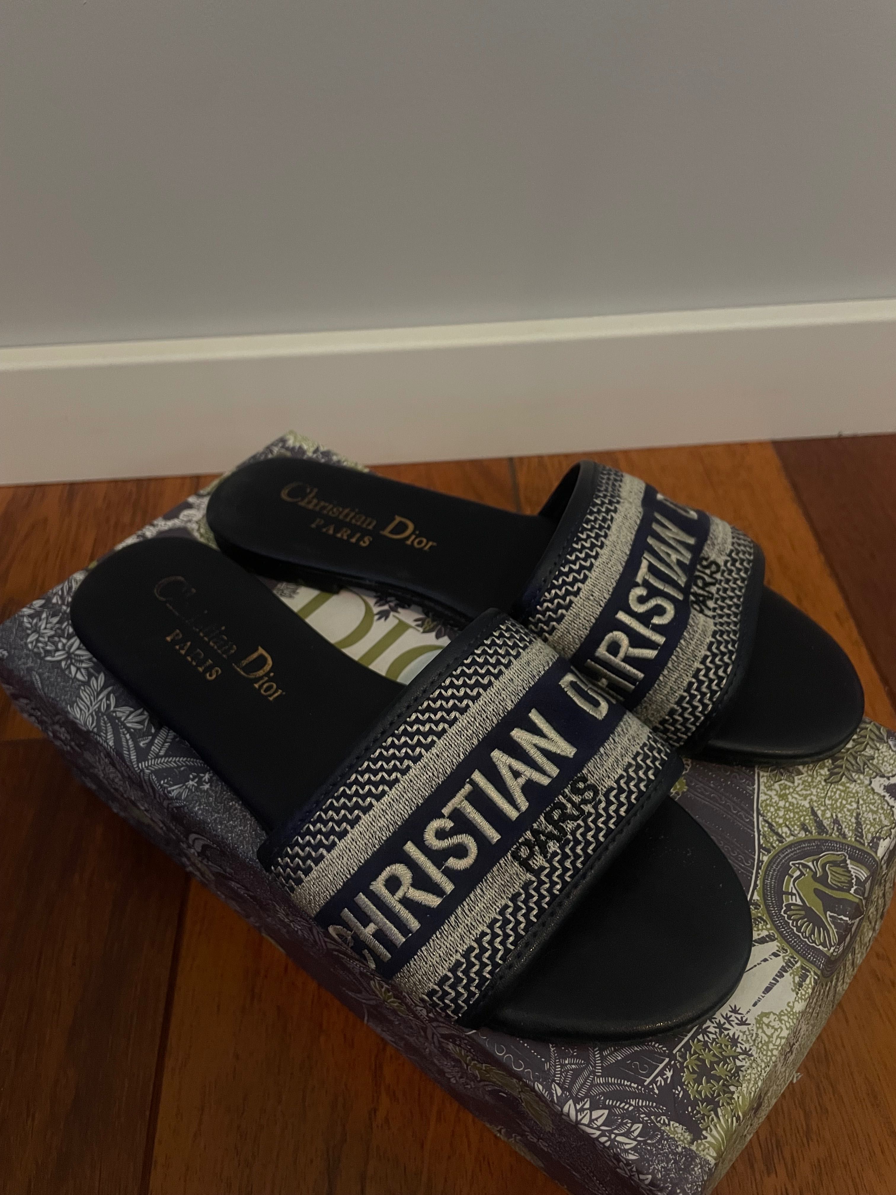 Letnie klapki Dior