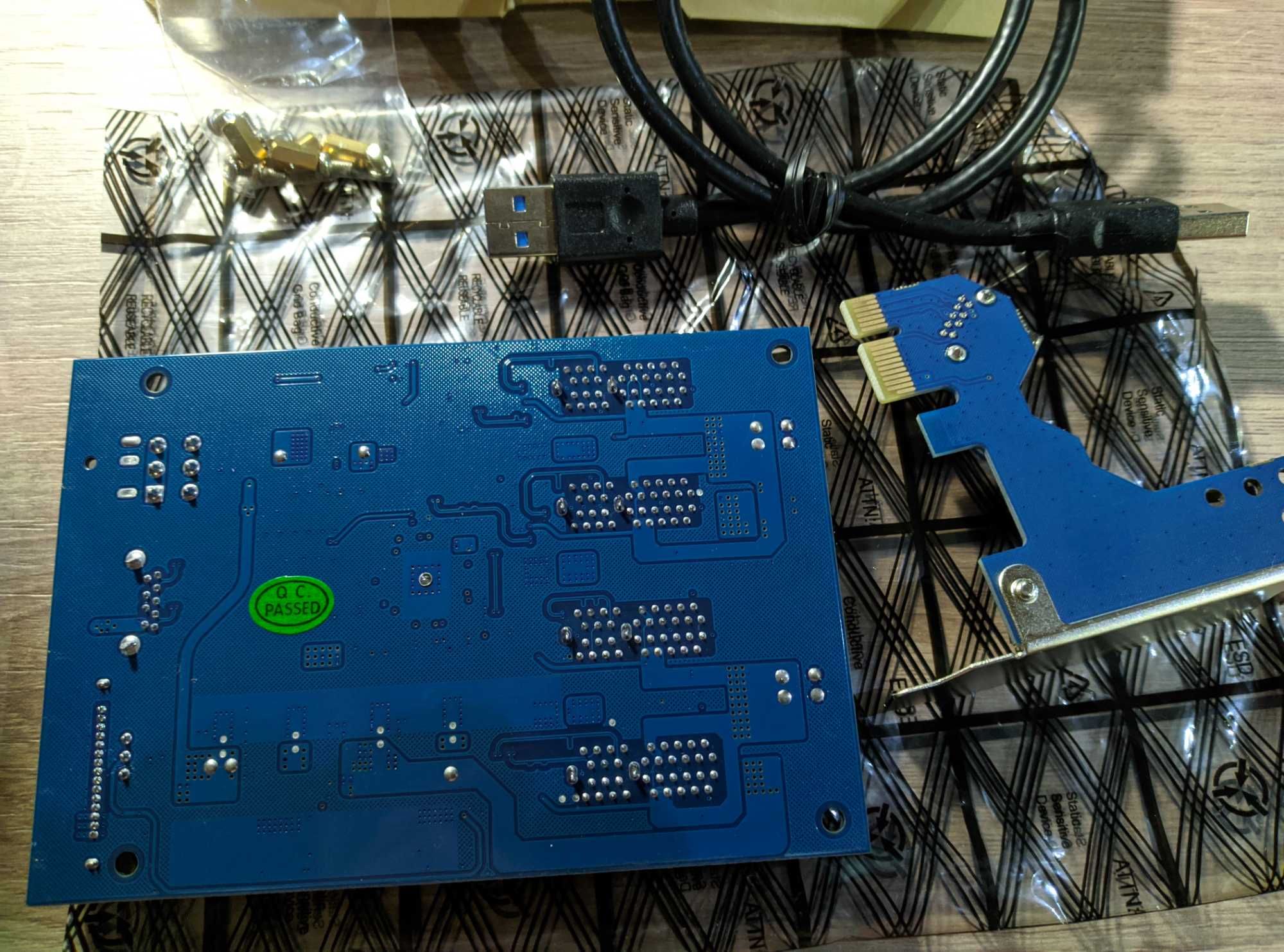 Плата (адаптер) 4 Ports PCI-E 1X to PCIe 1X for Graphics Card GPU Rig