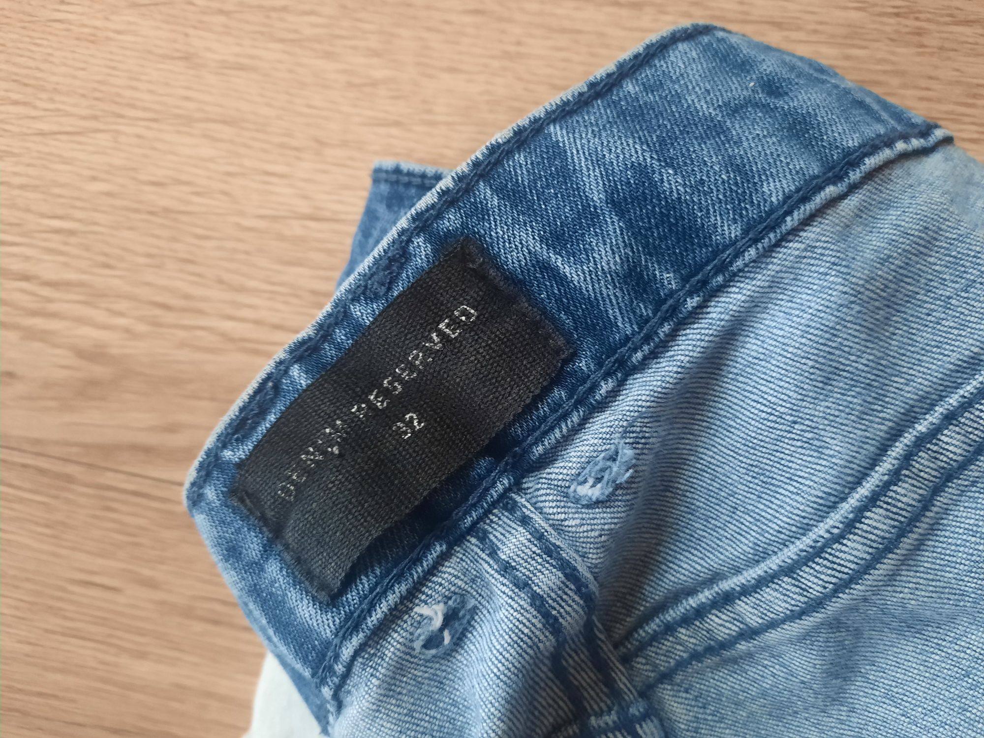 Męskie spodnie jeansowe rurki 32