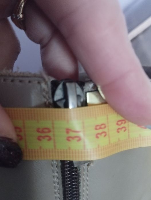 Жіноче взуття. Шкіряне.