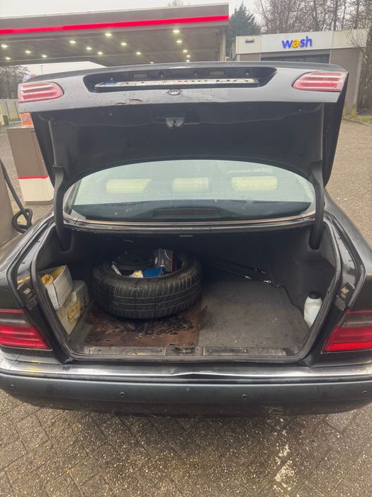 Mercedes-benz w210 e200 1996