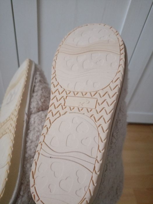 Sprzedam nowe kapcie rozmiar 39.5