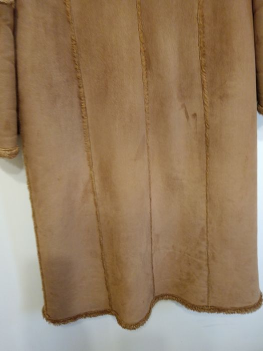 Kożuch kolor camel.