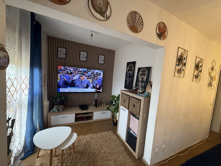 Apartamenti T2+1 no vale da amoreira, com arrecadação.