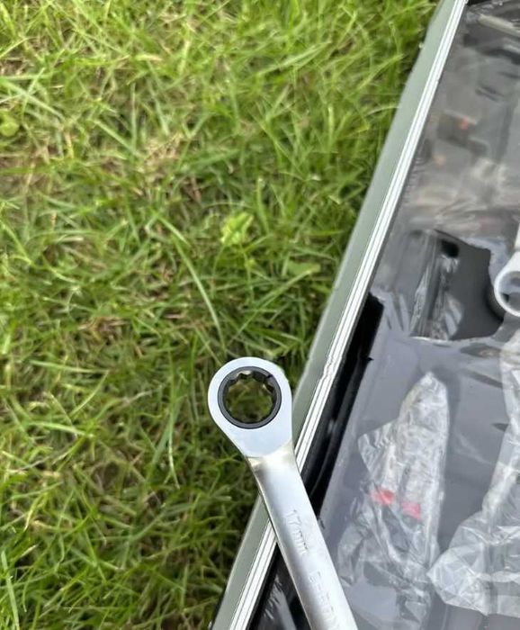 Большой набор инструментов ключей в чемодане 499 предметов