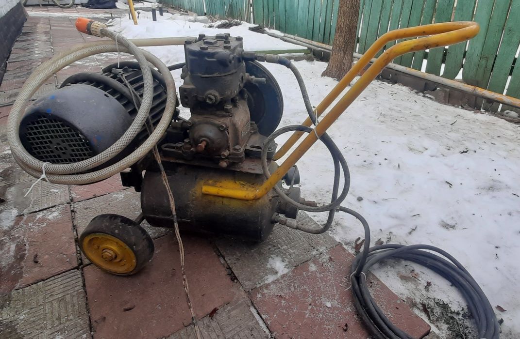 Повітряний компресор