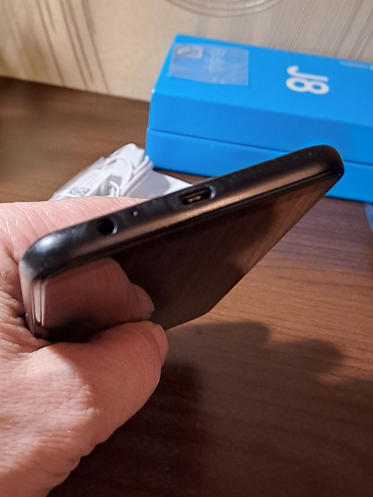 Телефон Samsung GalaxyJ8 J810F 2018 3/32GB Black