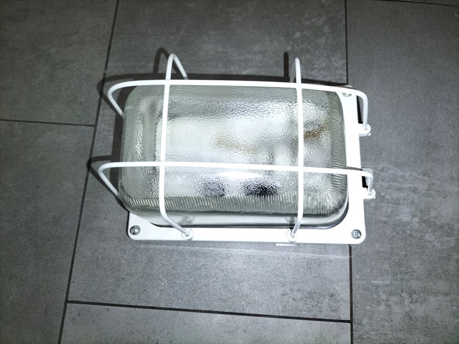 Lampa kanałowa oświetleniowa