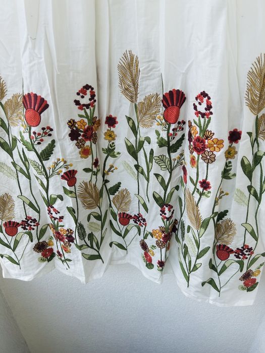 Isarouse dluga sukienka z haftem M