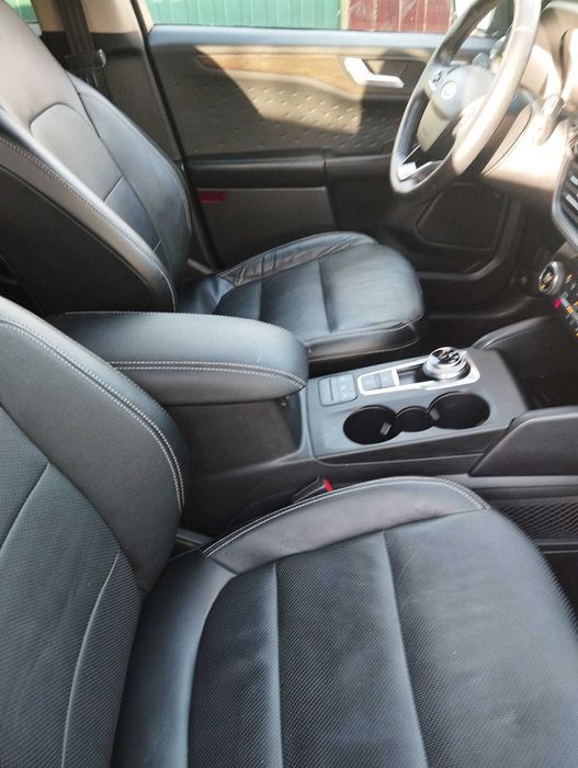 Ford Escape Titanium HYBRID 4wd  ( продаж обмін на житло Берегове)