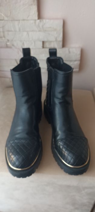 Sprzedam botki damskie w rozm 38
