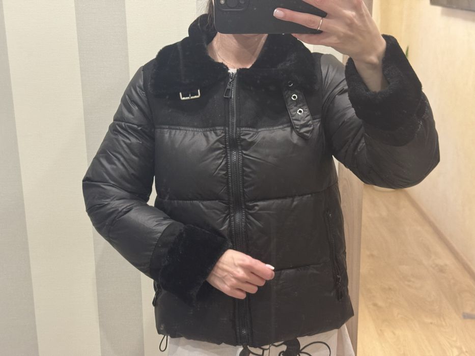 Жіноча осіння куртка із вставками штучного хутра синтепон