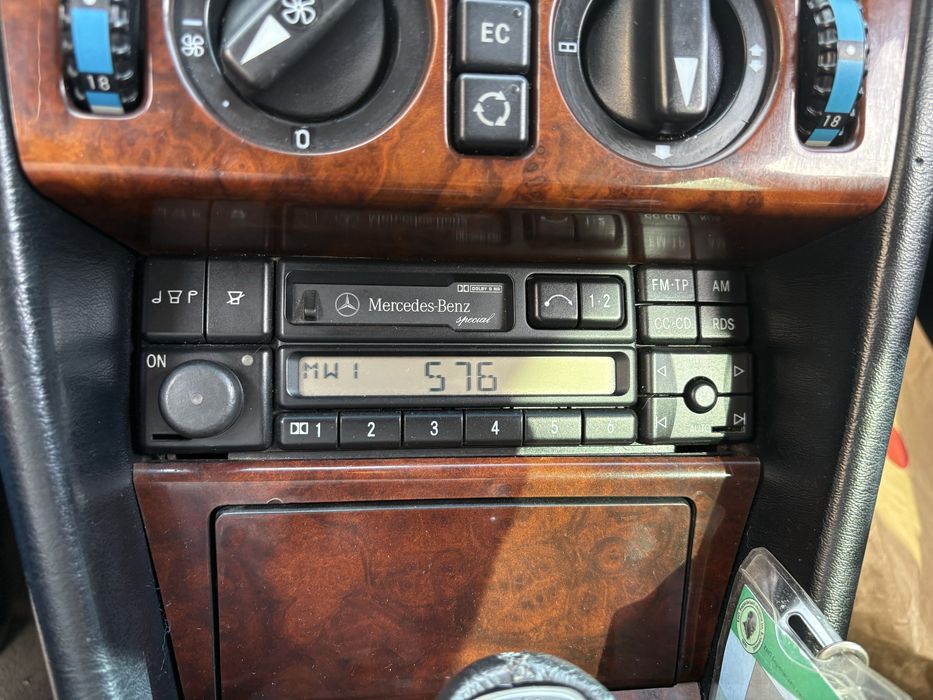 Решотка решітка хром капоту рестайл  Mercedes benz w124