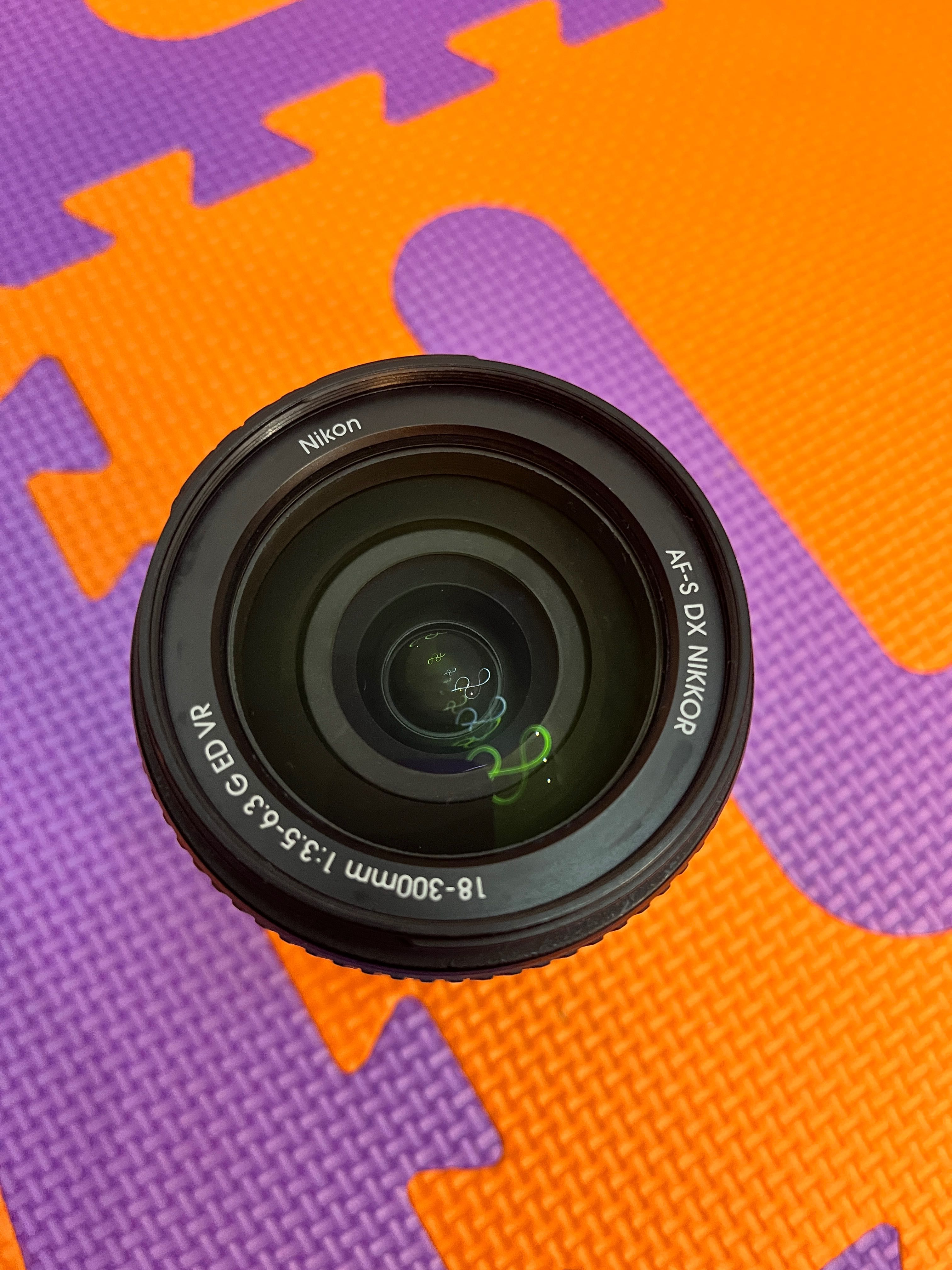 Nikon Lens AF-S DX NIKKOR 18-300mm f/3.5-6.3G ED VR - Não há Fungos