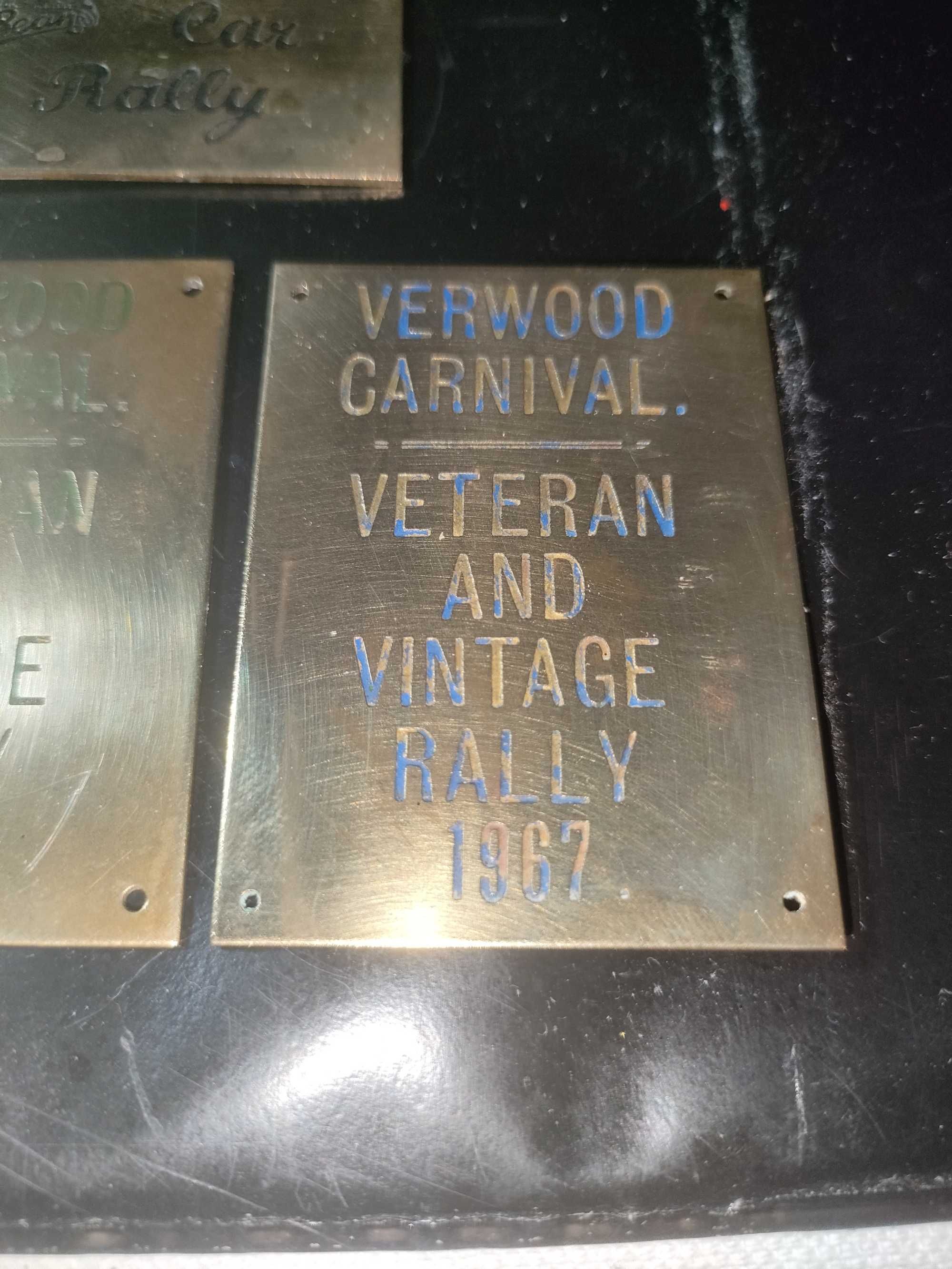 Chapas metálicas alusivas a rallye's anos 60