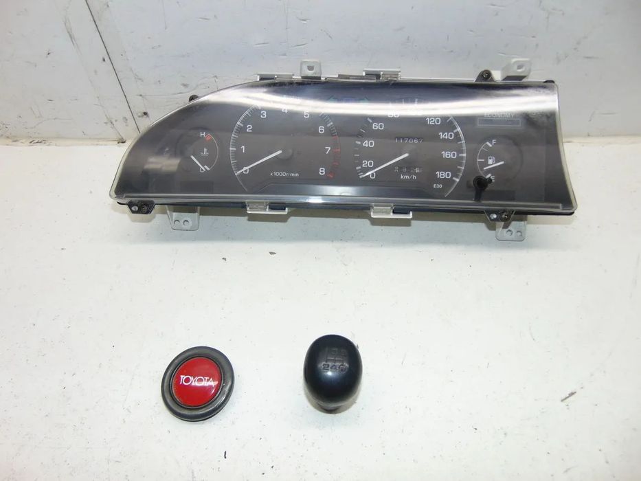 Toyota Corolla EE90 conta-kilómetros/Centro volante