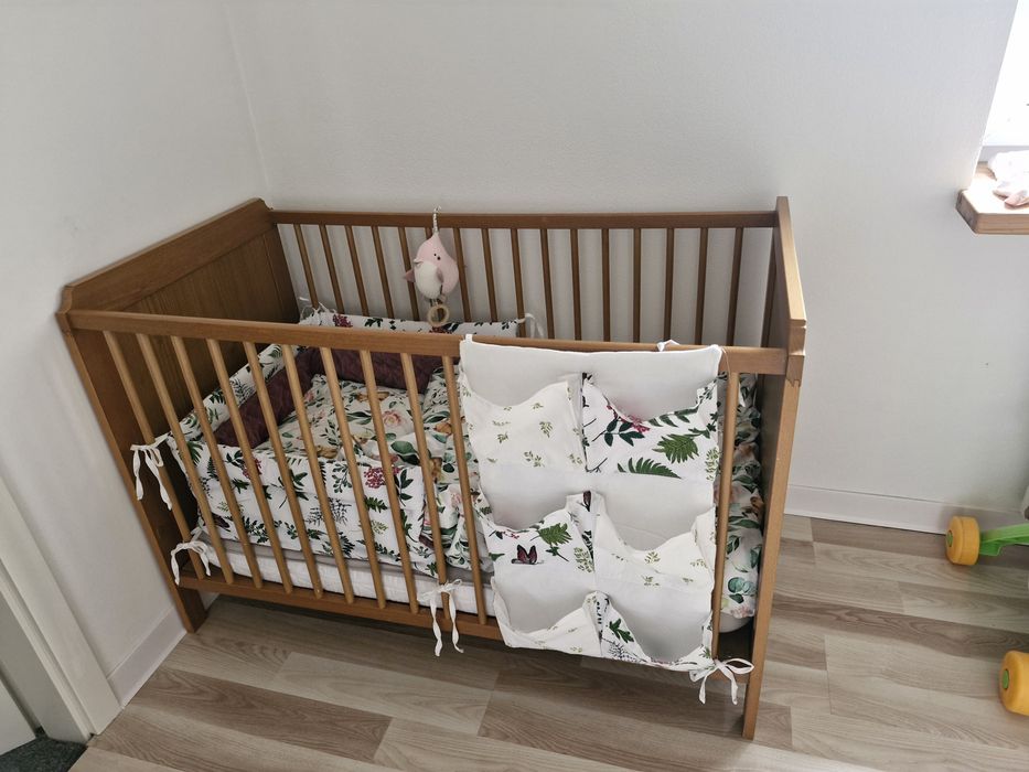 Łóżeczko i komoda / przewijak Ikea