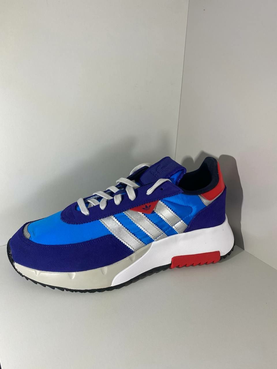 Нові Adidas Retropy F2