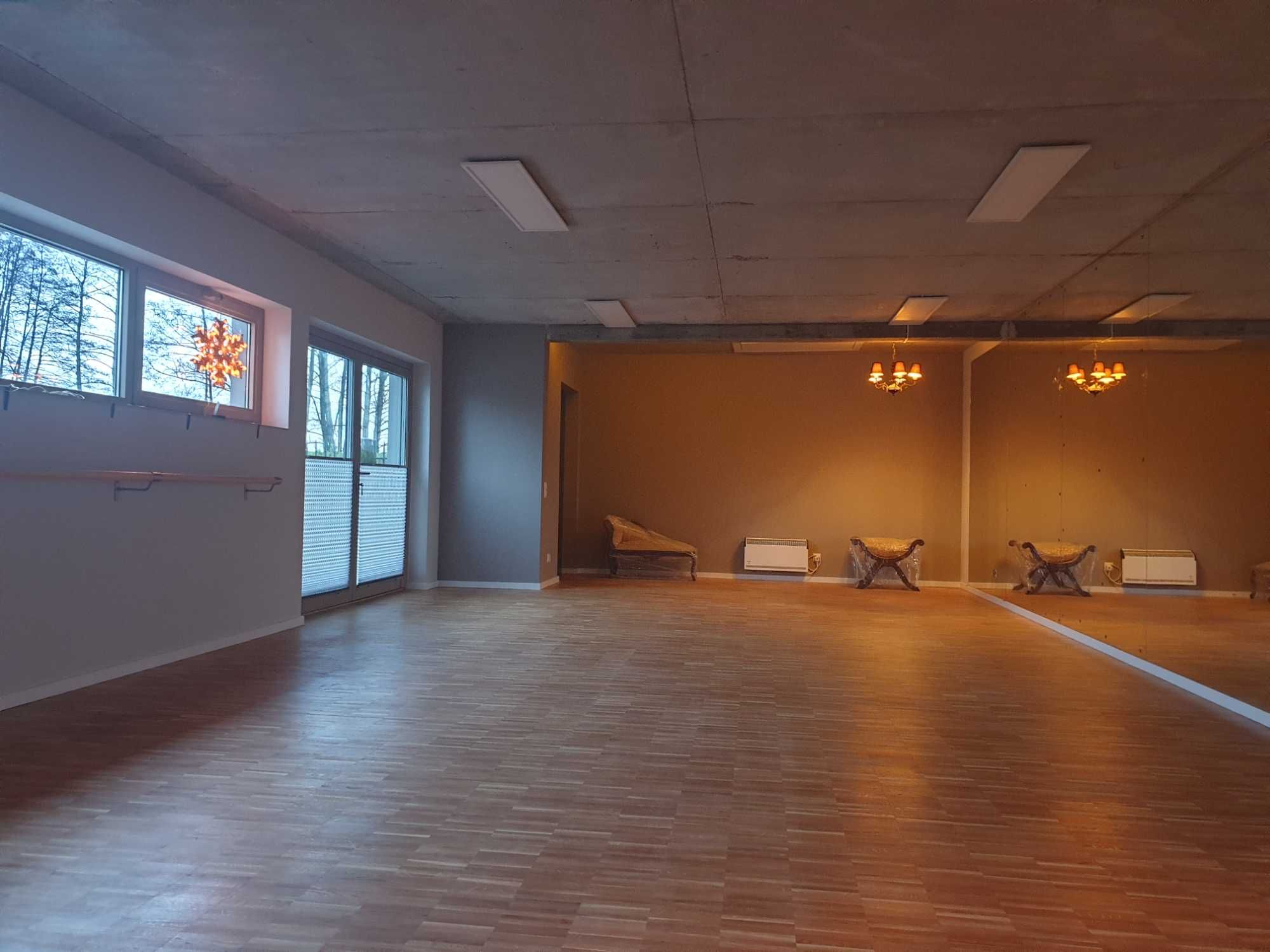 Sala taneczna z lustrami parking gratis święta otwarta wolne terminy