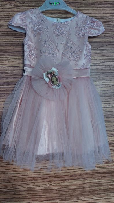 Святкова сукня для дівчинки