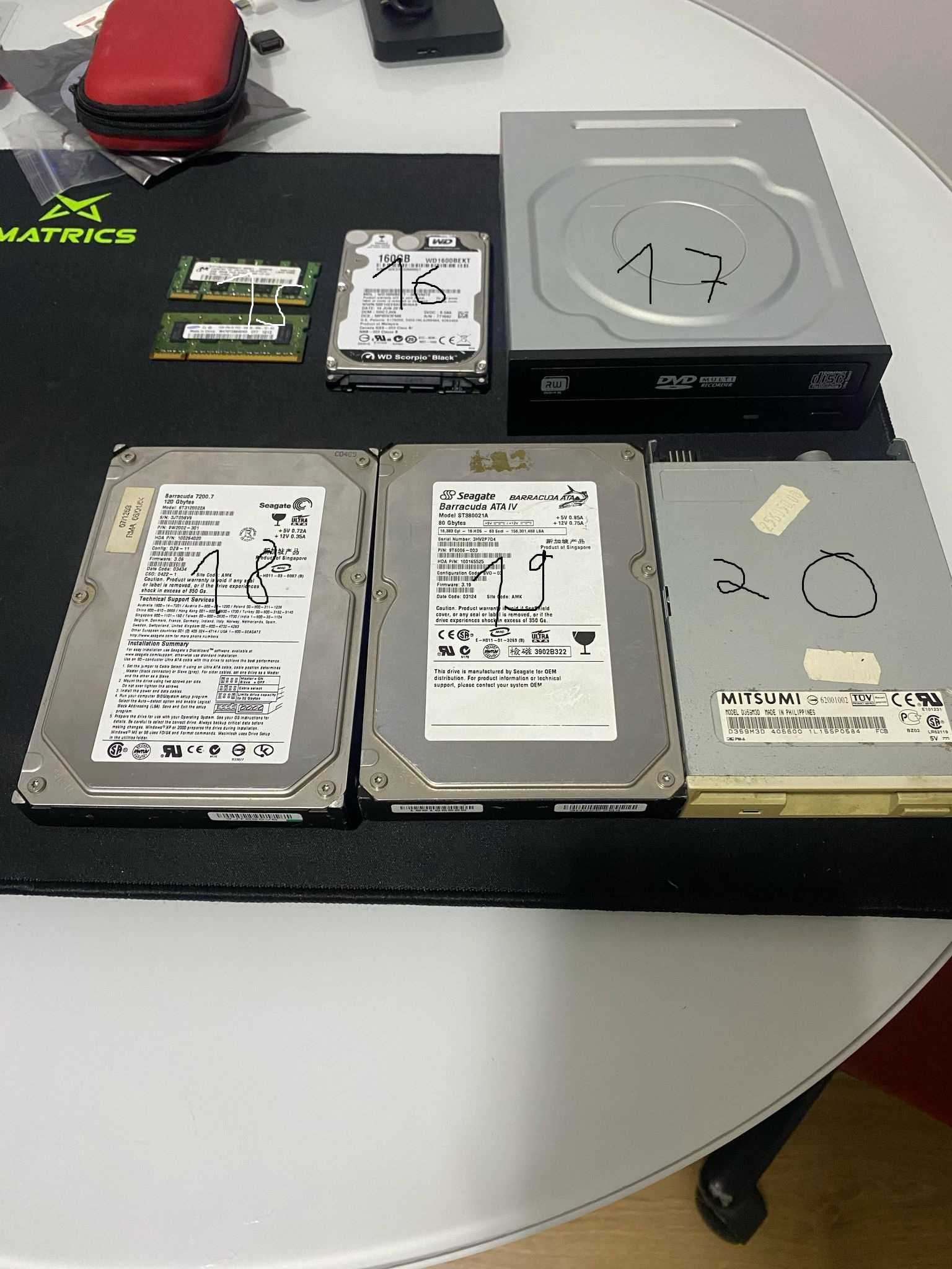 Material informático vintage (GPU, RAM, HDD, CPU, etc.)