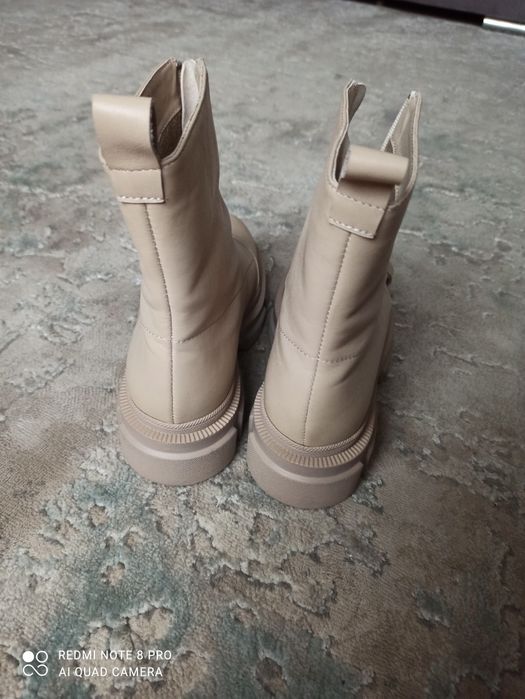 Ботінки, осінь на байці