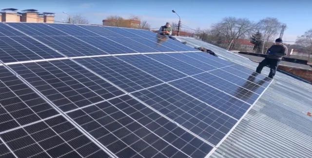 Встановлення монтаж сонячних панелей инвертора и  солнечных панелей