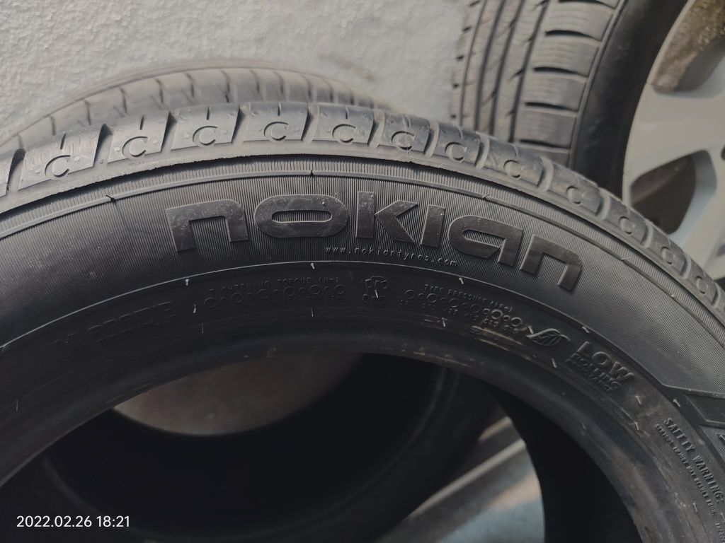 Pneus 215/60 R17