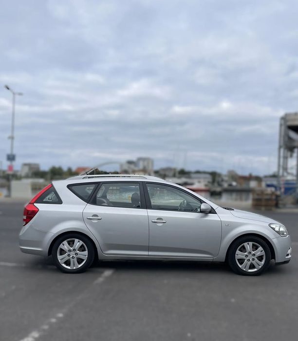 Kia Ceed Kombi /sedan srebrny 1.6 super jakość niezawodne