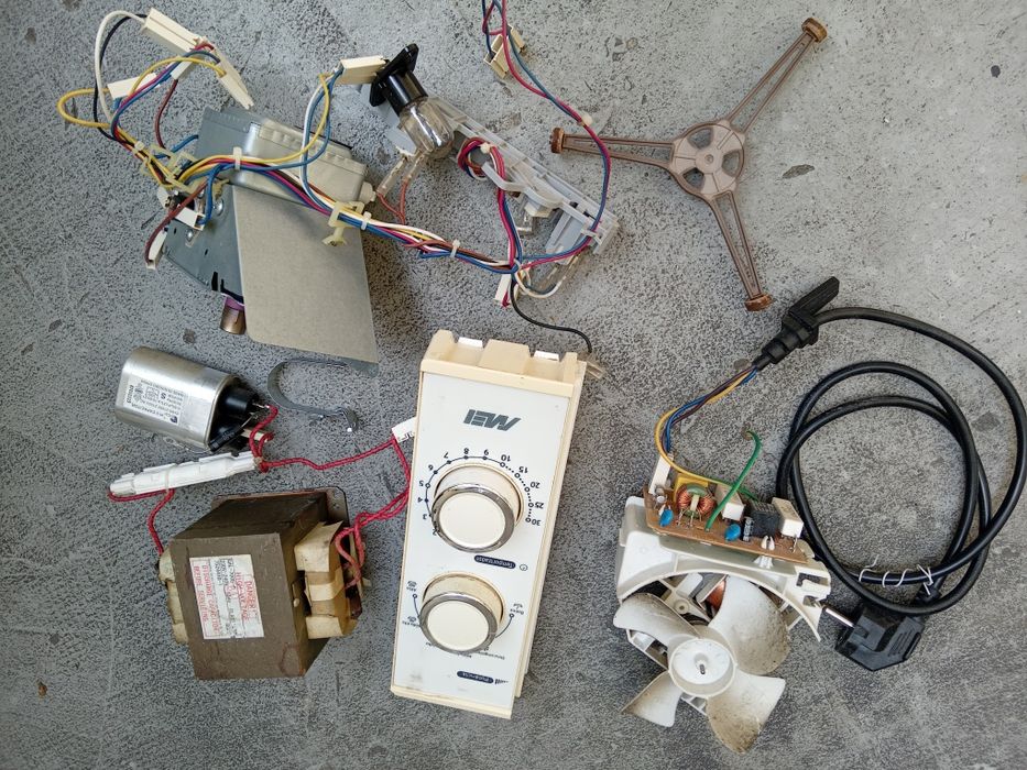 Peças de microondas.