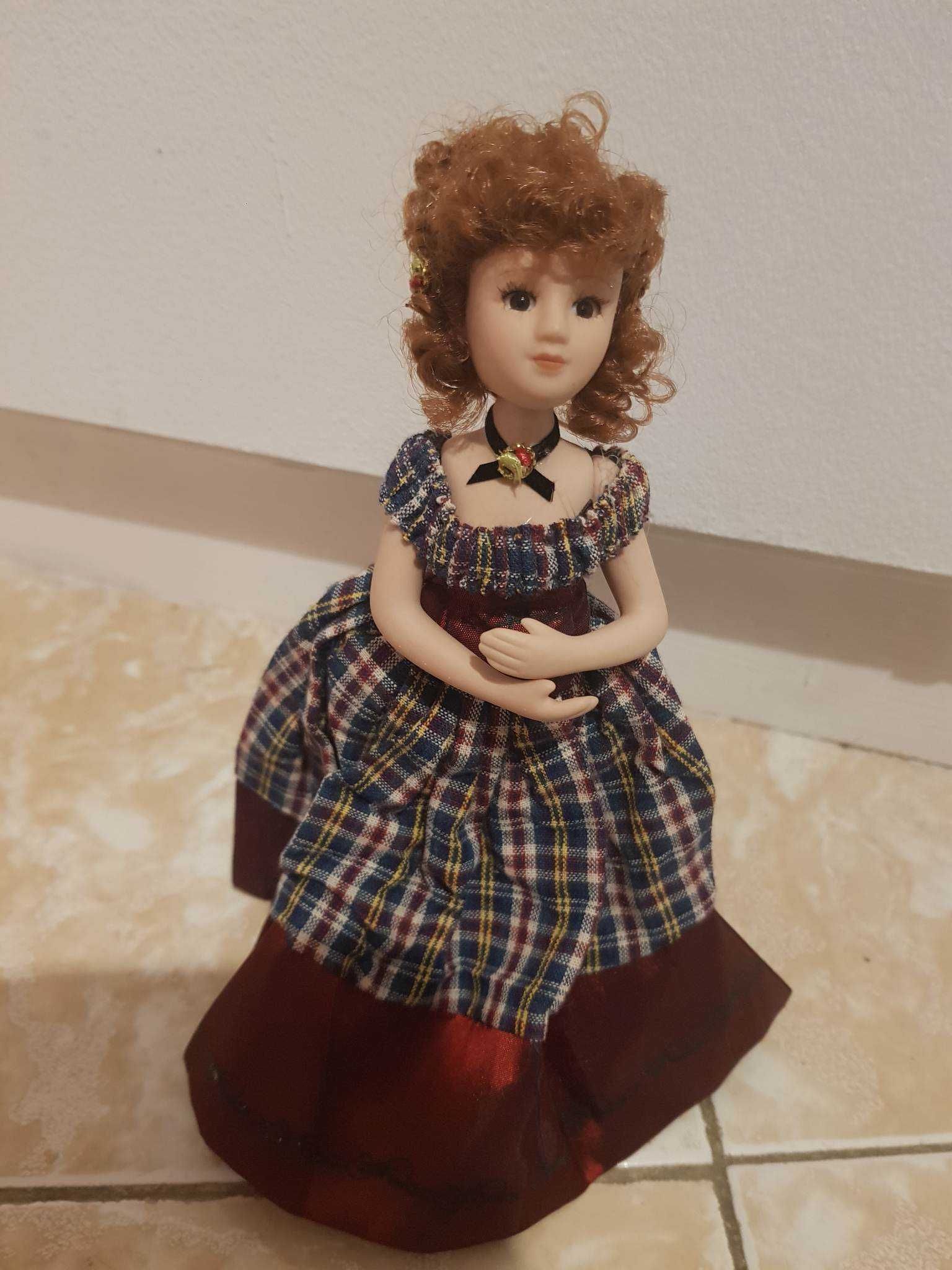 Dama de Época em porcelana Bette-Adeline