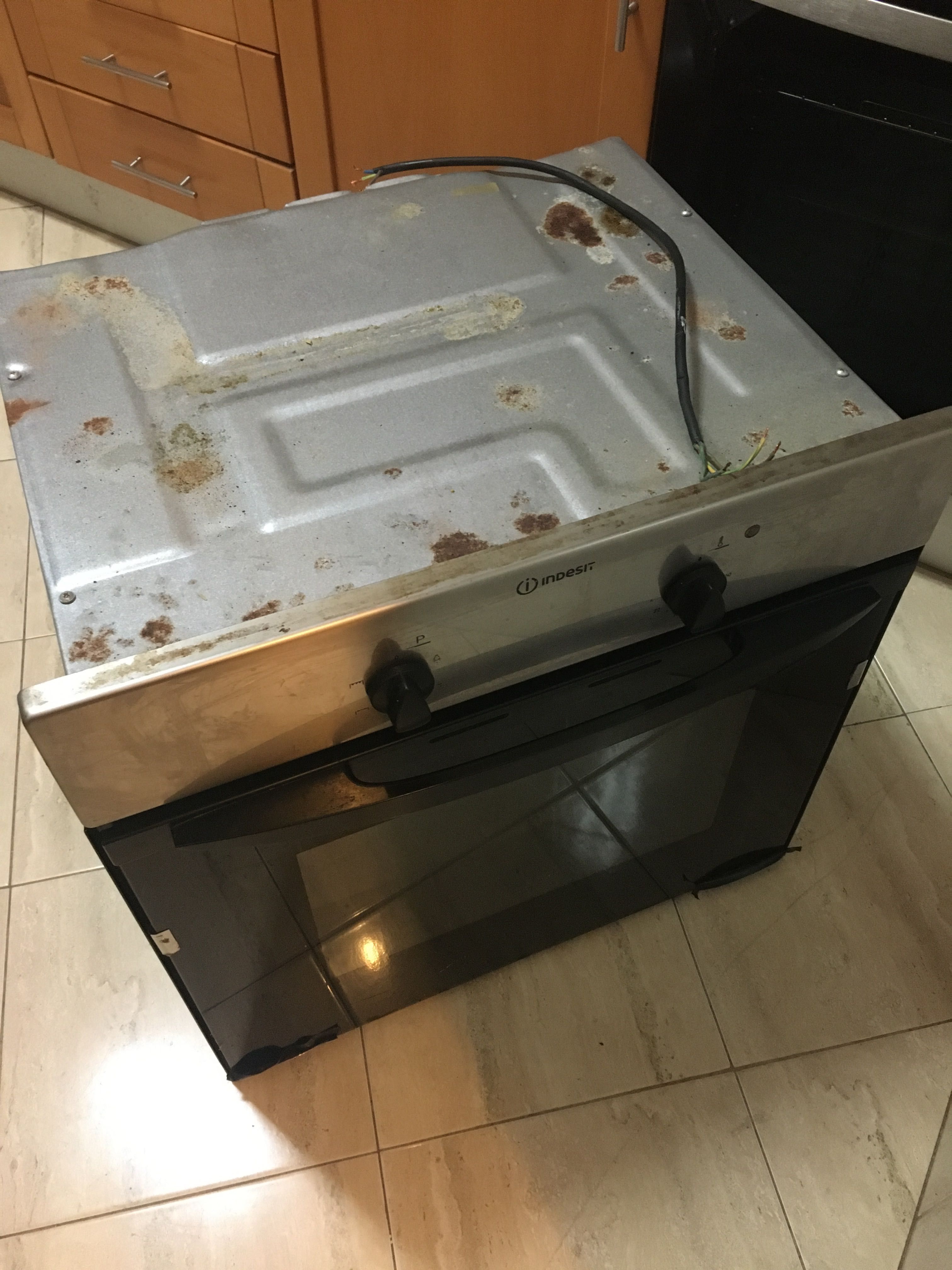 Forno INDESIT encastre a funcionar