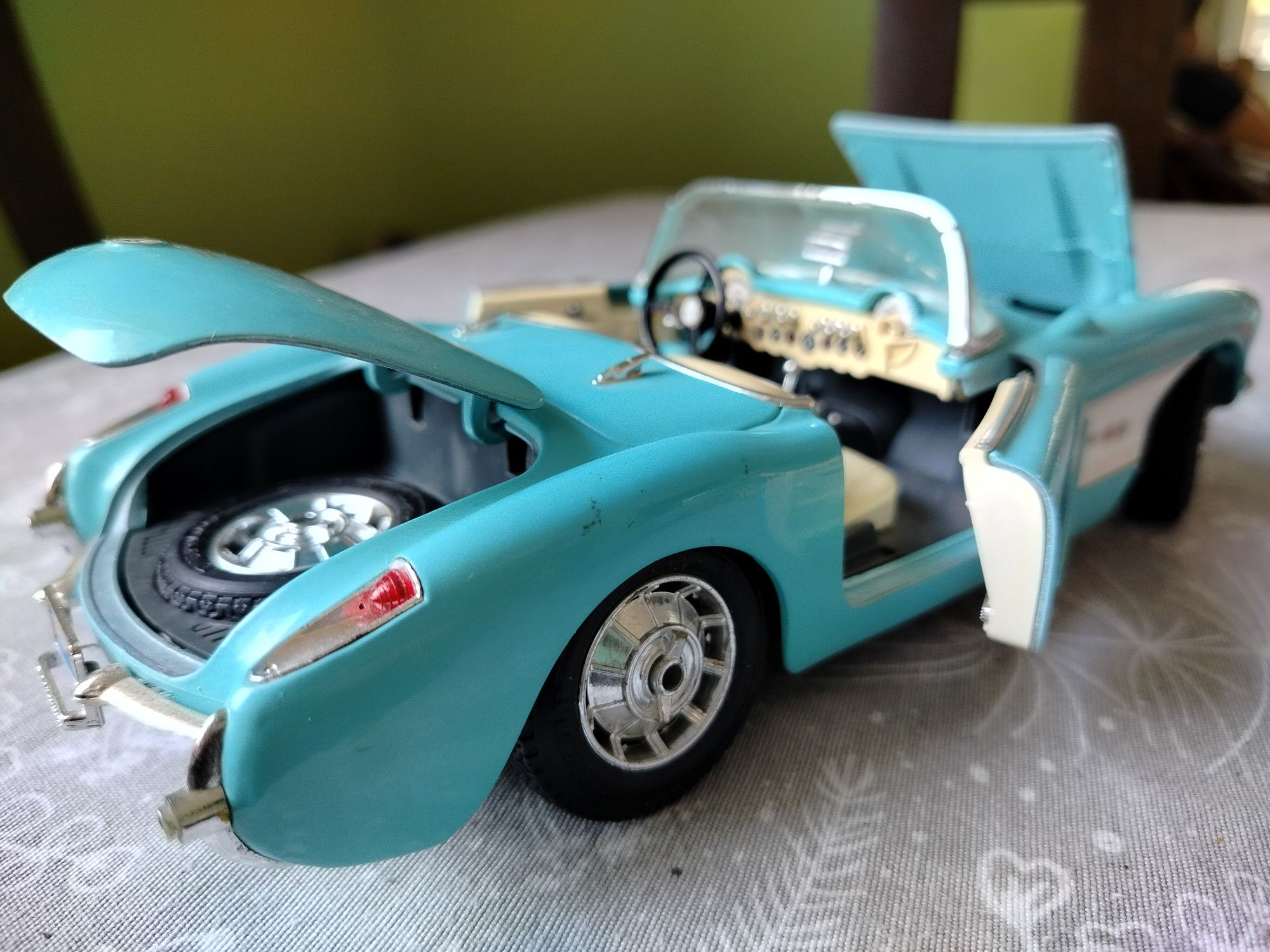 Model auta Corwetta 1:18