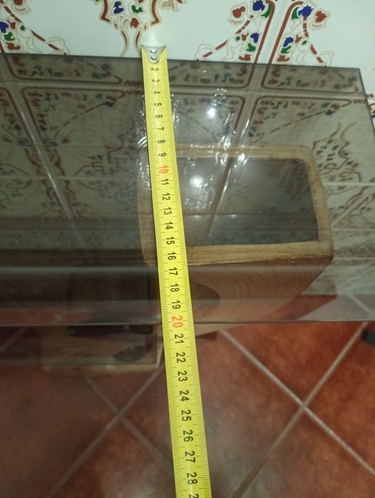 Mesa de entrada com prateleiras em vidro