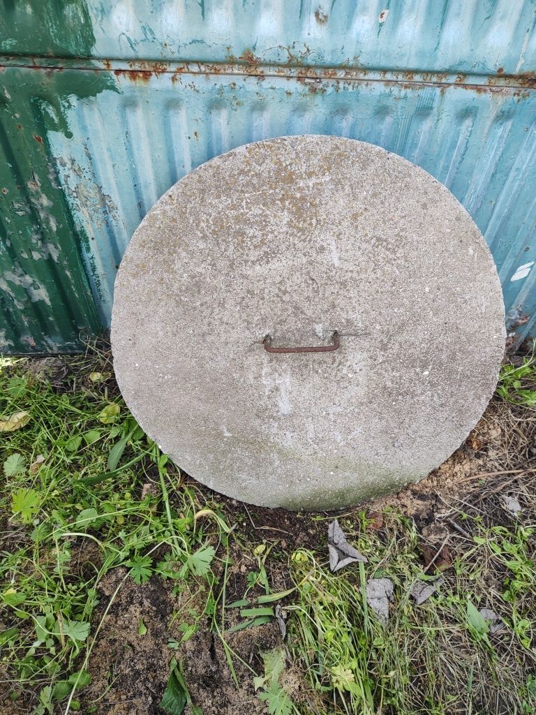 Właz    betonowy