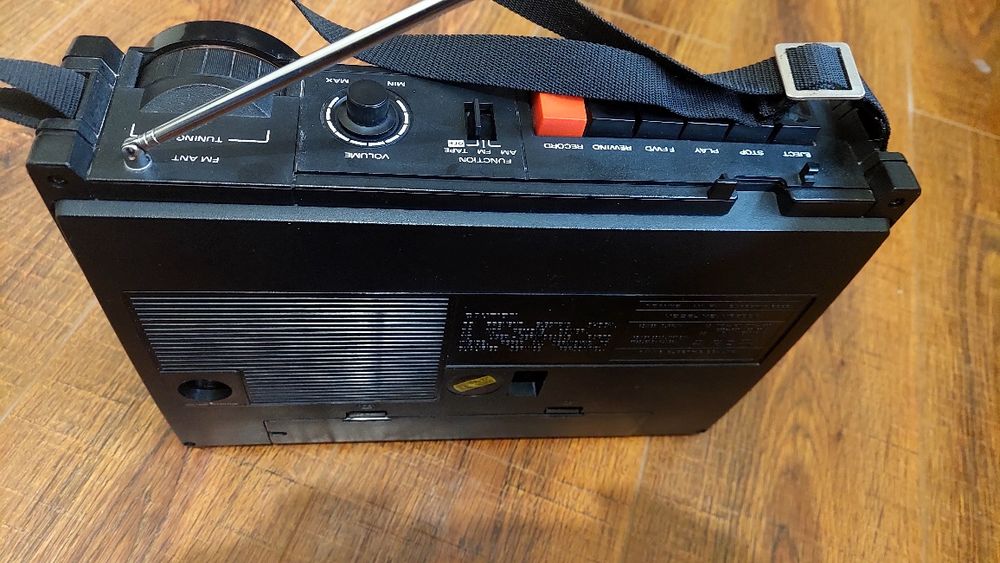 Кассетный японский  магнитофон Sanyo 8500 c приемником