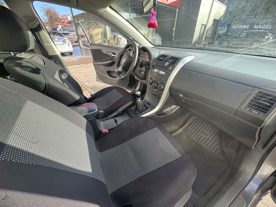 Toyota Corolla 1.3 бензин 2010рік